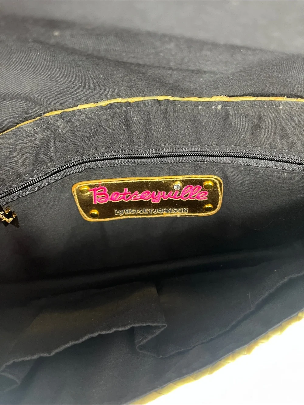 ✨VTG Y2K✨Betseyville”Playa De Betsey” Studded Clutch